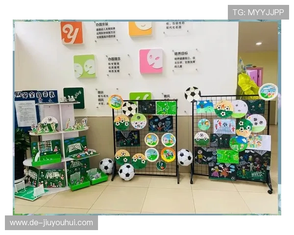 精美足球雕刻艺术展台展示运动与创意的完美结合